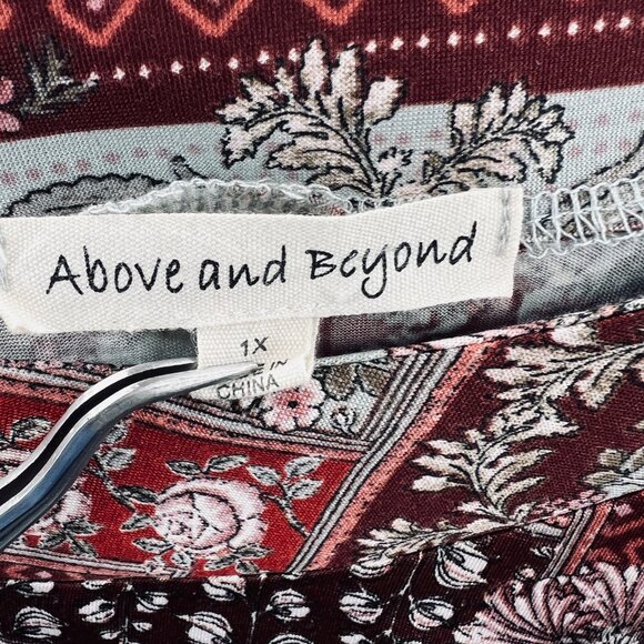 Above And Beyond Womens Top‎ 1X Burgundy Floral Patchwork Eyelet Detail Sleeve - Picture 6 of 10